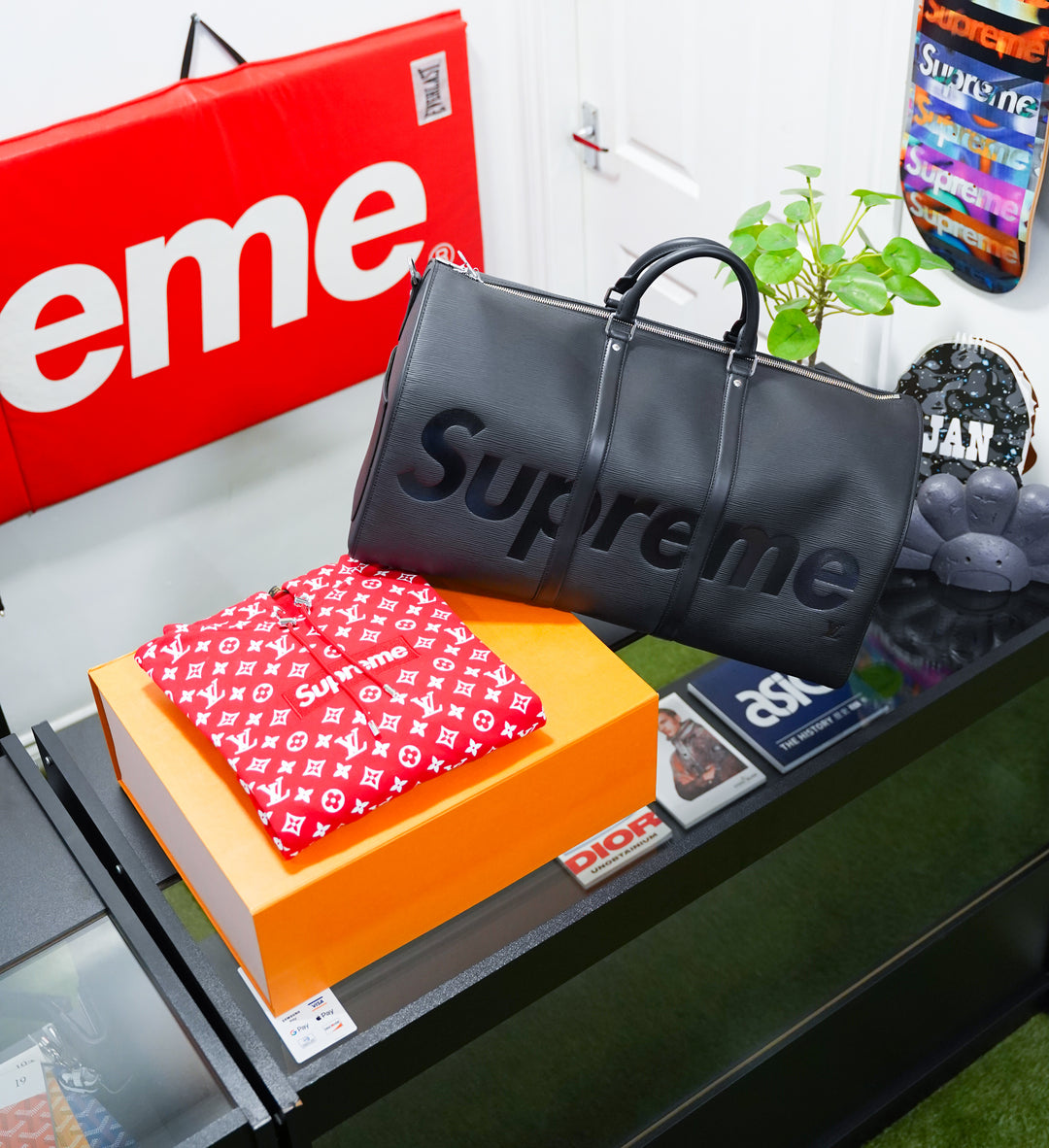 Louis Vuitton×supreme 箱と保存袋付き Supreme x Louis Vuitton Box Logo Hoodie – OH Scotland Ltd